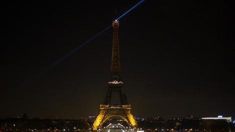 Ura za Zemljo ugasnila luči v Syndeyu, Parizu in Moskvi!