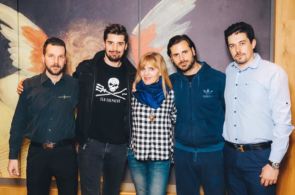 Na fotografiji (z leve): Robert Kralj, Luka Šulić, Dada Jerovšek, Stjepan Hauser in Blaž Plešec (foto: Marko Delbello Ocepek)