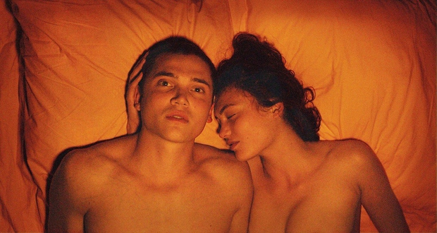 Ne le, da sta igralka Karl Glusman in Aomi Muyock v filmu 'Love' resnično seksala, režiser je iz tega naredil …
