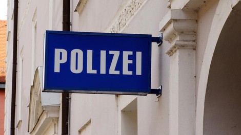 34-letni Nemec policiste prosil, naj mu pomagajo prekiniti ljubezensko razmerje