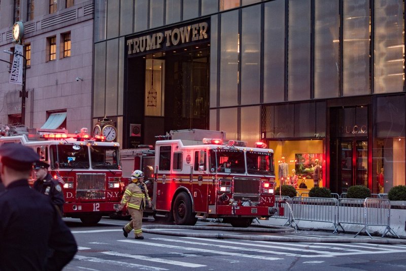 Požar v 50. nastropju Trump Towerja zahteval smrtno žrtev (foto: profimedia)