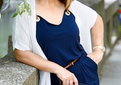 V bikiniju pokazala ploščat trebušček: Neda Ukraden bo kmalu praznovala 75 let, videti pa je desetletja mlajša