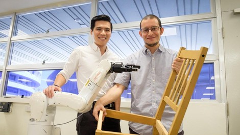 Singapurski znanstveniki izumili robota, ki sestavi Ikein stol v manj kot devetih minutah!