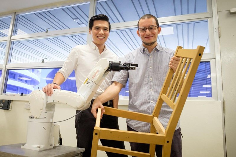 Singapurski znanstveniki izumili robota, ki sestavi Ikein stol v manj kot devetih minutah! (foto: profimedia)