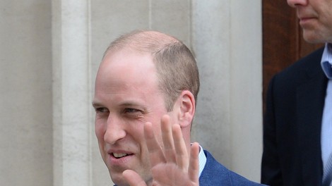 Princ William v porodnišnico pripeljal princa Georga in princeso Charlotte