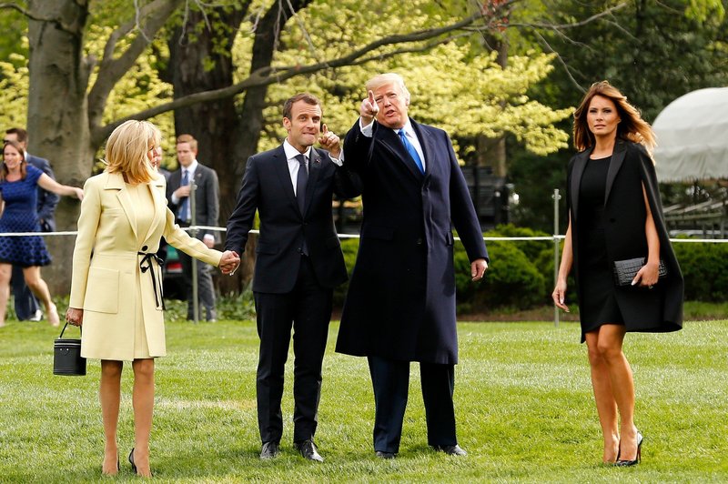Melania Trump po travi lomila noge, Donald Trump pa tega ni niti opazil (foto: Profimedia)