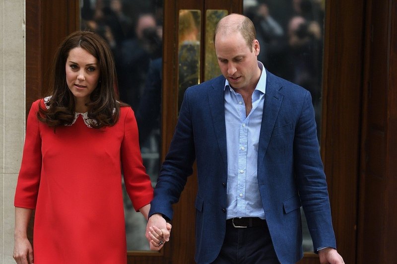 Princ William in Kate Middleton sta se po dolgem času znova držala za roke (foto: Profimedia)