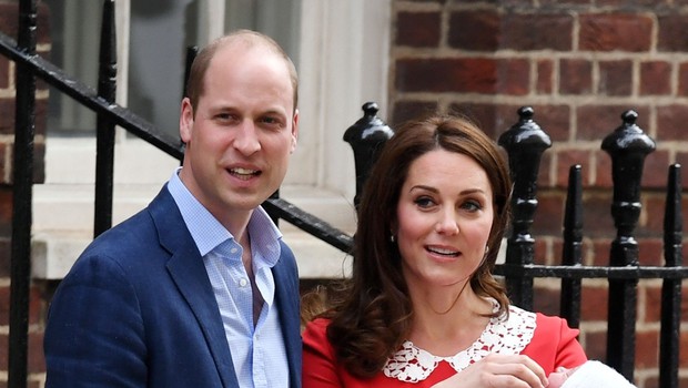 O tem sta se Kate Middleton in princ William pogovarjala na stopnicah pred porodnišnico (foto: Profimedia)