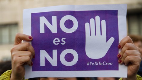 Španija: Množični protesti po oprostilni sodbi za skupinsko posilstvo