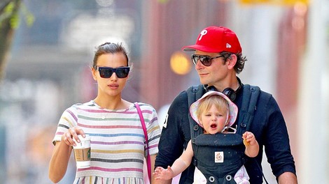 Irina Shayk in Bradley Cooper sta se po mestu sprehodila s svojo malo princesko