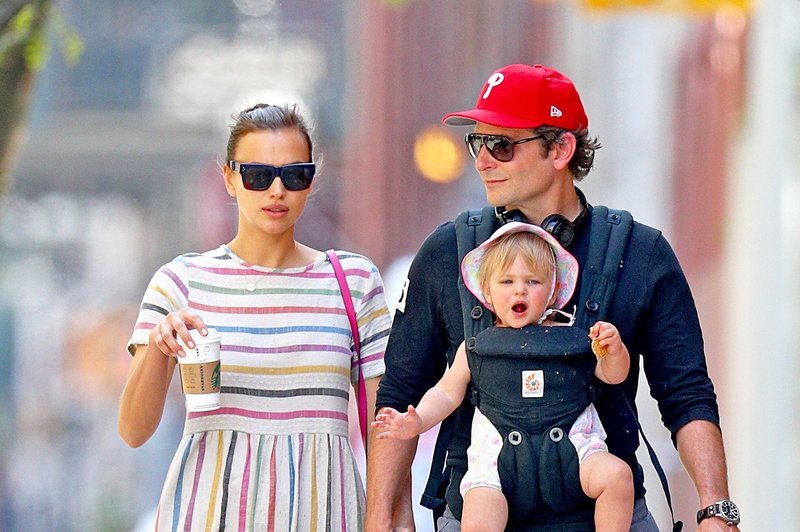 Irina Shayk in Bradley Cooper sta se po mestu sprehodila s svojo malo princesko (foto: Profimedia)