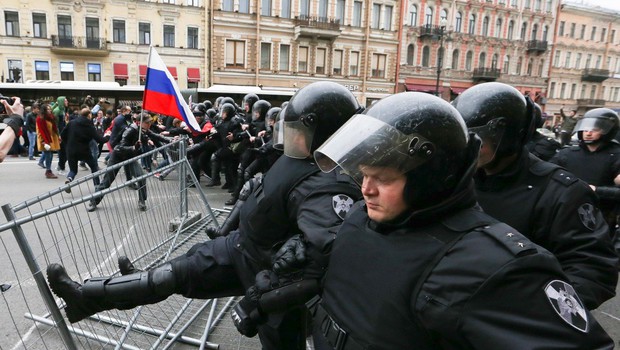 V Rusiji na sobotnih protestih aretirali 1600 oseb, med njimi tudi Alekseja Navalnija! (foto: profimedia)