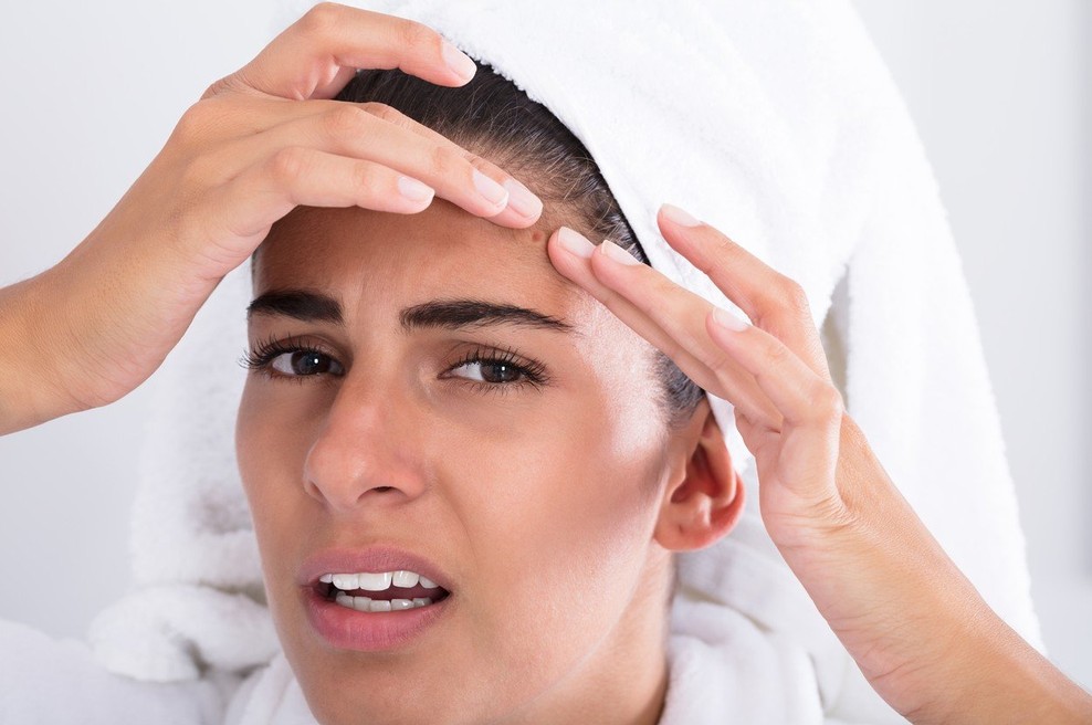 Mesto, kjer se pojavljajo ogrci na koži, lahko razkrijejo specifične zdravstvene težave! (foto: profimedia)