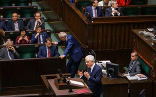 Poljski poslanci si bodo znižali plačo