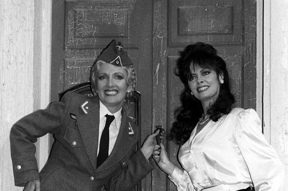 Herr Flick in Helga - kakšna sta videti danes? Od kultne serije 'Allo 'Allo minilo že 36 let! (foto: Profimedia)