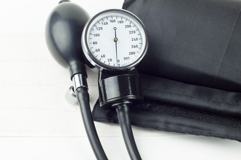 66 odstotkov odraslih Slovencev ima težave s povišanim krvnim tlakom (foto: profimedia)