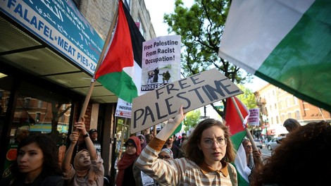 Po izjemno krvavih protestih na palestinskih ozemljih še splošna stavka!