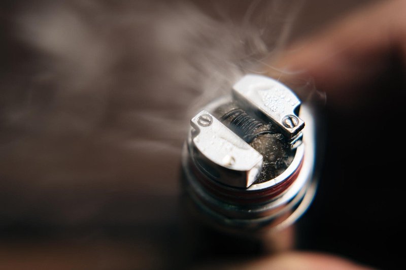 V ZDA prva smrtna žrtev elektronske cigarete (foto: profimedia)