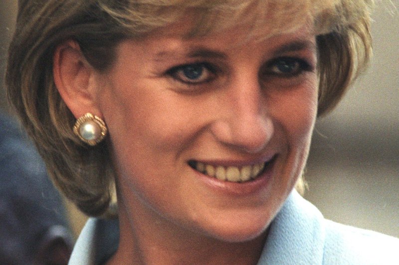 Princesa Diana po ločitvi nikoli več ni želela nositi oblek modne hiše Chanel (foto: Profimedia)