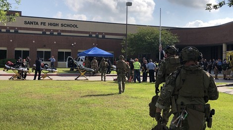 V streljanju na teksaški srednji šoli več mrtvih