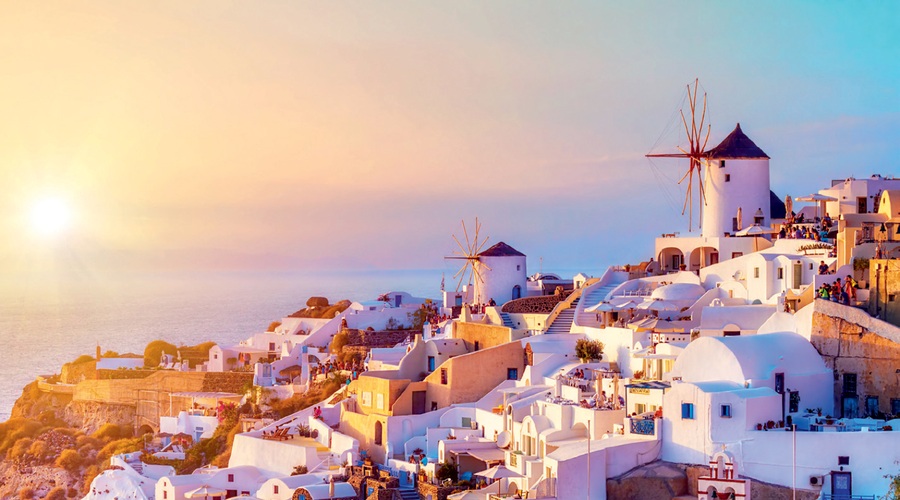 Oia na otoku Santorini – vasica na pečini (foto: shutterstock)