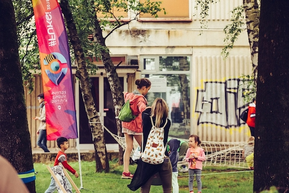 Urbani utrip pregnal dež s sladoledom (foto: Marko Delbello Ocepek)