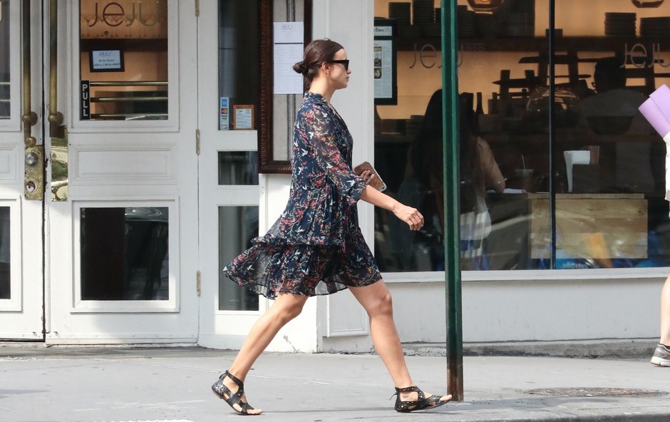 Irina Shayk ima osupljivo lepe noge (foto: Profimedia)