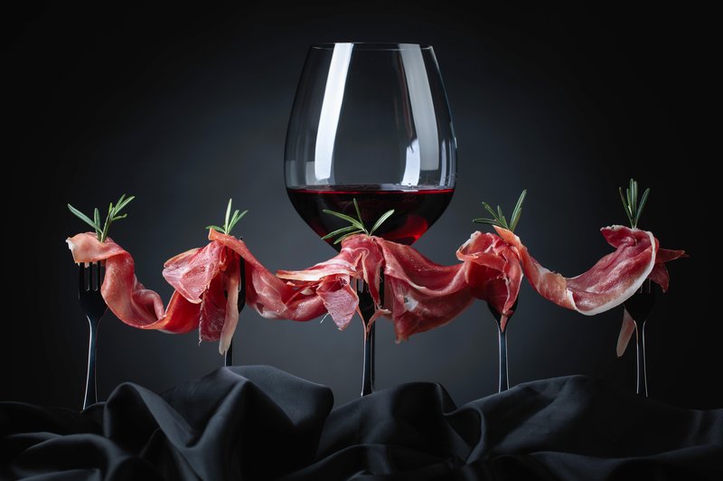 Je rdeče vino zares dobro za kri? Stroka pojasnjuje! (foto: profimedia)