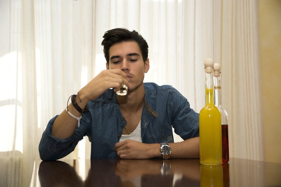 Spoznajte 'päntsdrunk' - skandinavski trend življenja, ki narekuje popivanje v spodnjicah (foto: Profimedia)