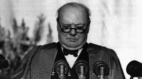 Biografija, ki predstavi Winstona Churchilla takšnega, kot je bil!