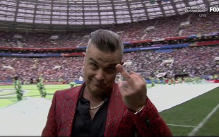 Nastop Robbieja Williamsa na SP-ju v Rusiji je minil čisto v njegovem slogu!
