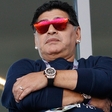 Maradona se je opravičil, ker je na sinočnji tekmi na tribuni kadil cigaro!