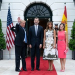 Španska kraljica Letizia blestela, Melania Trump ves čas brezvoljna (foto: Profimedia)