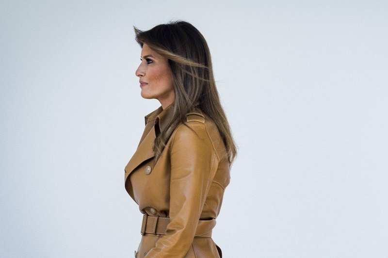 Melania Trump razburja javnost z izbiro jakne, na kateri piše "Res mi je vseeno"! (foto: profimedia)