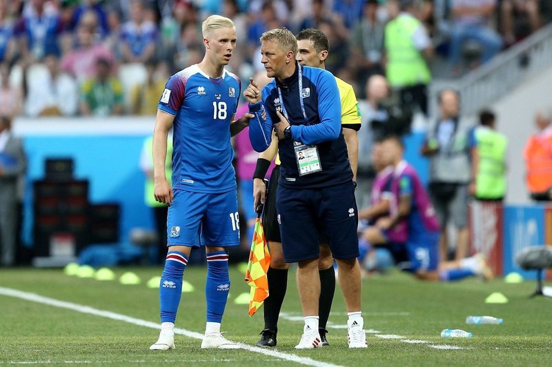Posebnosti islandske reprezentance – selektor zobozdravnik, na igrišču oče in sin (foto: profimedia)