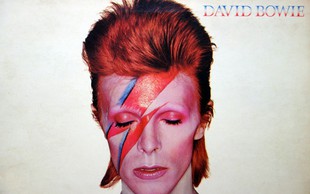 Kultna fotografija Davida Bowieja odslej v muzeju Victoria in Albert