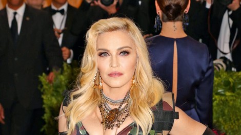 Madonna z drastično spremembo - postala je kratkolasa črnolaska!