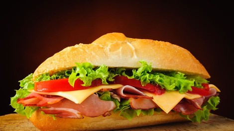 Afera sendvič navdih za dobrodelno akcijo