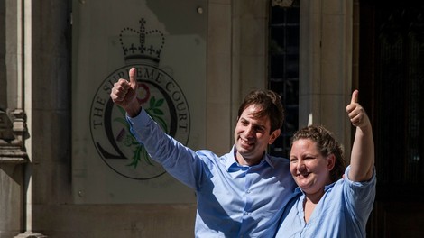 Britanski heteroseksualni par dobil sodno bitko za sklenitev civilnega partnerstva