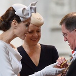 Angelina Jolie bolj elegantna od celotne kraljeve družine (foto: Profimedia)