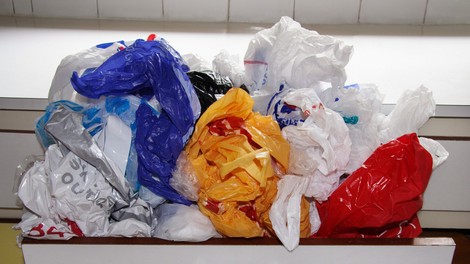 Avstralija: Stranke zaradi ukinitve plastičnih vrečk nesramne do trgovcev!