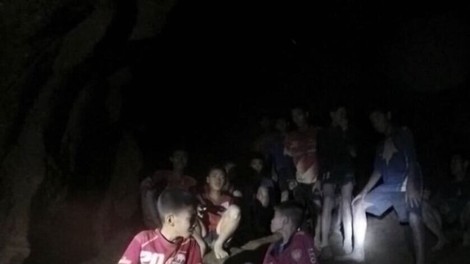 Ujeti mladi tajski nogometaši so iz jame poslali pismo