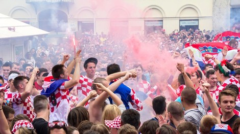 Hrvaški navijači na Dunaju nespodobno proslavljali zmago proti Rusom