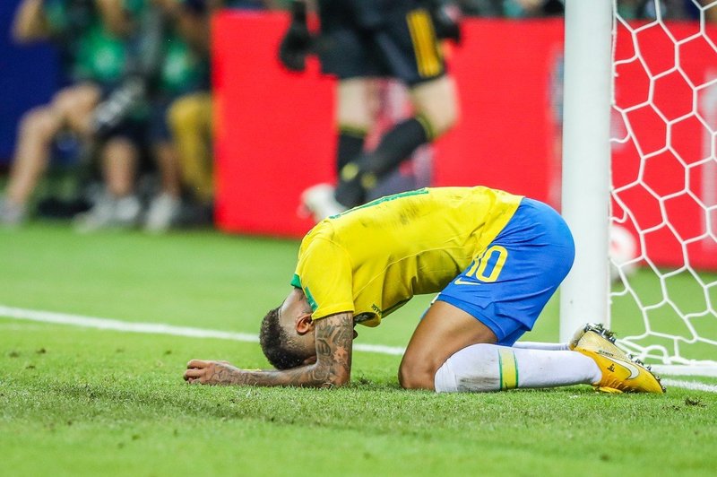 Brazilske nogometaše jezni navijači niso obmetavali s kamenjem in sadjem! Očitno je šlo za lažni posnetek! (foto: profimedia)