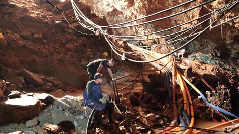 Na Tajskem iz jame rešili še osmega fanta, reševanje bodo nadaljevali v torek!
