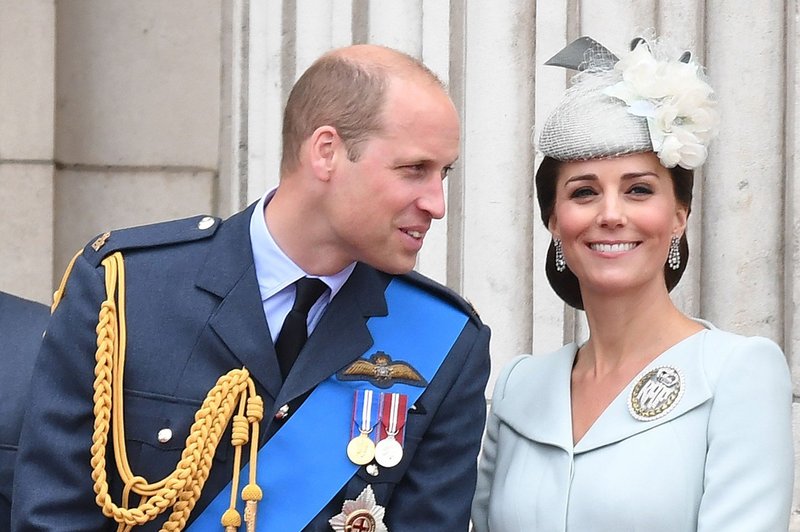 Princ William sredi uradne slovesnosti planil v smeh (foto: Profimedia)
