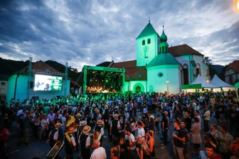 V Laškem se začenja 54. festival Pivo in cvetje (foto: STA)