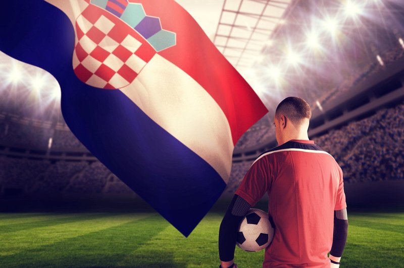 Britanski veleposlanik na Hrvaškem v kockastem vzorcu zaradi izgubljene nogometne stave! (foto: Profimedia)