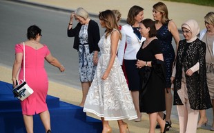 Melania Trump v prozorni obleki osupnila v Bruslju
