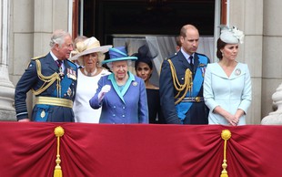 Poglejte si, kako je princ William na balkonu nežno odrinil Kate Middleton